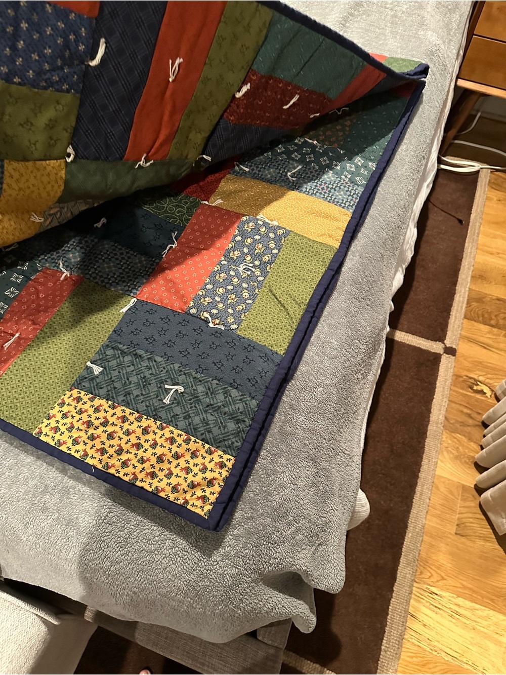Handmade Amish Patchwork Quilt - Multicolor - Picture 4 of 7